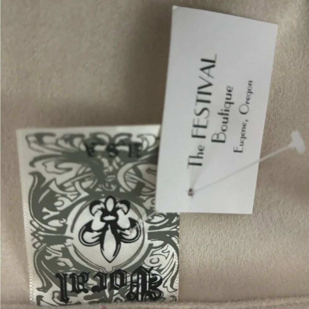 Vocal stylish cream
